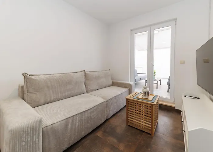 Apartments 23 And 25 With Free Private Parking