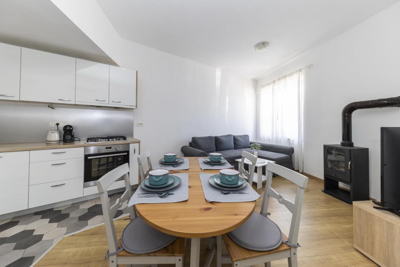 Apartment 23 And 25 With Free Private Parking *