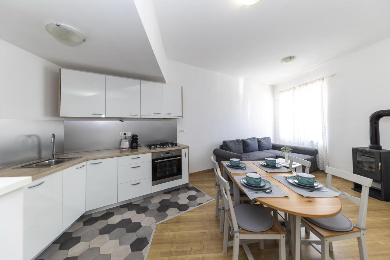 23 And 25 With Free Private Parking Apartment