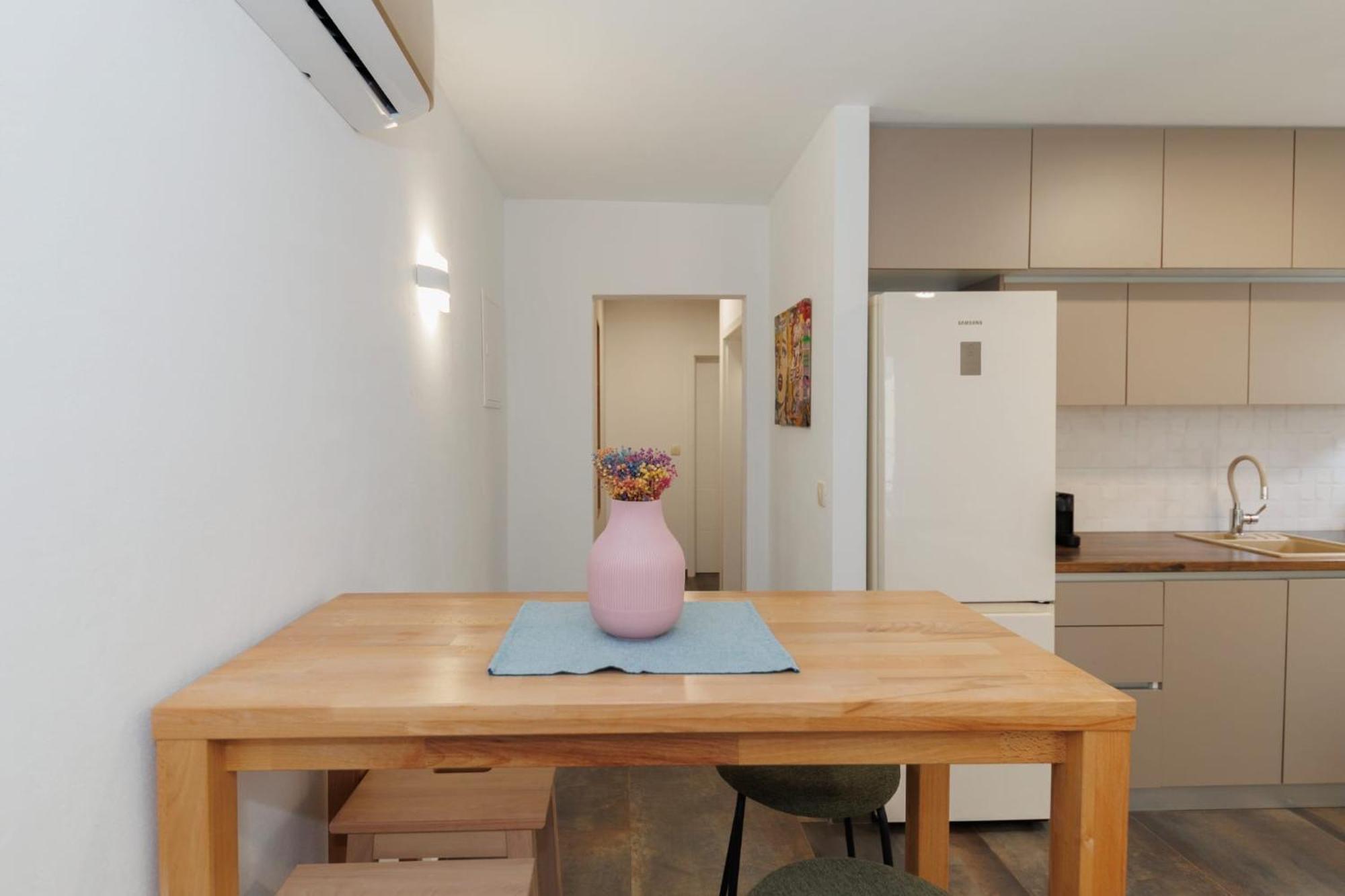 23 And 25 With Free Private Parking Apartment